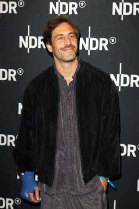 Max Giesinger bei der Premiere des ARD-Dokumentarfilms Udo! Rebell. Rockstar. Ikone. in der Astor Filmlounge Hafencity. Hamburg, 28.04.2026