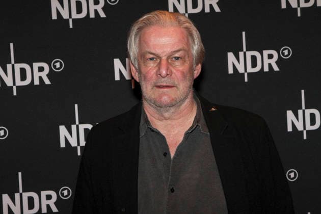ABB LINDENBERG- Max Herbrechter, auf dem roten Teppich bei der Kino Welt Premiere der ARD Dekou UDO Rebell Rockstar Ikone in der Astor Filmlounge in der Hafencity am 28.04.2026 in Hamburg Hamburg Deutschland