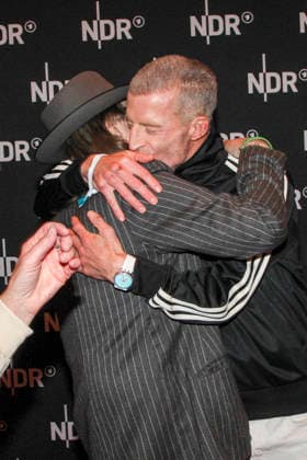 ABB LINDENBERG- Benjamin von Stuckrad-Barre Udo Lindenberg auf dem roten Teppich bei der Kino Welt Premiere der ARD Dekou UDO Rebell Rockstar Ikone in der Astor Filmlounge in der Hafencity am 28.04.2026 in Hamburg Hamburg Deutschland