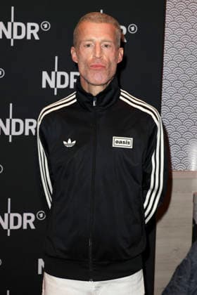 ABB LINDENBERG- Benjamin von Stuckrad-Barre auf dem roten Teppich bei der Kino Welt Premiere der ARD Dekou UDO Rebell Rockstar Ikone in der Astor Filmlounge in der Hafencity am 28.04.2026 in Hamburg Hamburg Deutschland