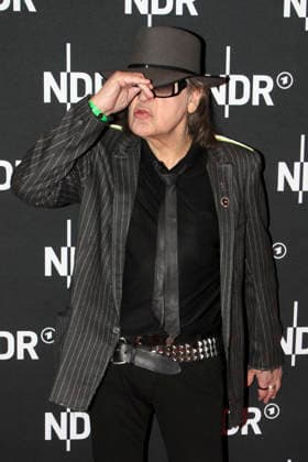 ABB LINDENBERG- Udo Gerhard Lindenberg auf dem roten Teppich bei der Kino Welt Premiere der ARD Dekou UDO Rebell Rockstar Ikone in der Astor Filmlounge in der Hafencity am 28.04.2026 in Hamburg Hamburg Deutschland