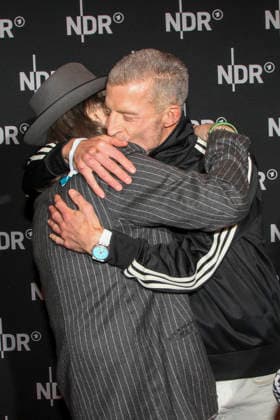 ABB LINDENBERG- Benjamin von Stuckrad-Barre Udo Lindenberg auf dem roten Teppich bei der Kino Welt Premiere der ARD Dekou UDO Rebell Rockstar Ikone in der Astor Filmlounge in der Hafencity am 28.04.2026 in Hamburg Hamburg Deutschland