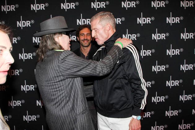 ABB LINDENBERG- Udo Lindenberg, Max Giesinger Benjamin von Stuckrad-Barre, auf dem roten Teppich bei der Kino Welt Premiere der ARD Dekou UDO Rebell Rockstar Ikone in der Astor Filmlounge in der Hafencity am 28.04.2026 in Hamburg Hamburg Deutschland