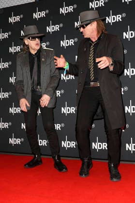 Udo Lindenberg mit Double bei der Premiere des ARD-Dokumentarfilms Udo! Rebell. Rockstar. Ikone. in der Astor Filmlounge Hafencity. Hamburg, 28.04.2026