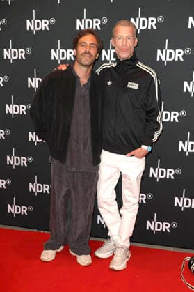 Max Giesinger und Benjamin von Stuckrad-Barre bei der Premiere des ARD-Dokumentarfilms Udo! Rebell. Rockstar. Ikone. in der Astor Filmlounge Hafencity. Hamburg, 28.04.2026