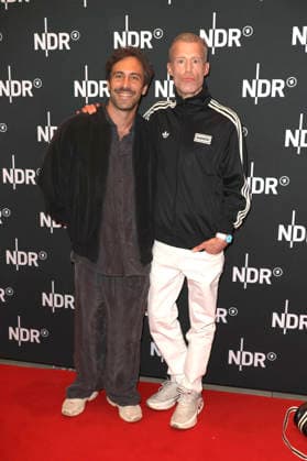 Max Giesinger und Benjamin von Stuckrad-Barre bei der Premiere des ARD-Dokumentarfilms Udo! Rebell. Rockstar. Ikone. in der Astor Filmlounge Hafencity. Hamburg, 28.04.2026