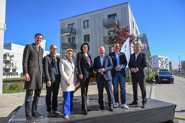 Offizielle Eröffnung Buckower Felder ** NUR FÜR REDAKTIONELLE ZWECKE ** EDITORIAL USE ONLY **<p>Offizielle Eröffnung Buckower Felder, mit: Kai Wegner Regierender Bürgermeister von Berlin Martin Hikel Bezirksbürgermeister Neukölln Stephan Machulik Staatssekretär in der Senatsverwaltung für Stadtentwicklung, Bauen und Wohnen Natascha Klimek Geschäftsführerin STADT UND LAND Ingo Malter Geschäftsführer STADT UND LAND, fotografiert am 29.04.2026 in Berlin. Berlin Berlin Berlin Copyright: MaurizioxGambarini *** Official opening of Buckower Felder FOR EDITORIAL PURPOSES ONLY EDITORIAL USE ONLY p Official opening of Buckower Felder, with Kai Wegner Governing Mayor of Berlin Martin Hikel District Mayor of Neukölln Stephan Machulik State Copyright: MaurizioxGambarini doc85mjo5nb4s21hmmd2h5e ,EDITORIAL USE ONLY