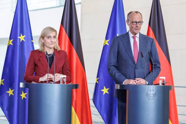 Bundesministerin Nina Warken bei einer Pressekonferenz mit Bundeskanzler Friedrich Merz (CDU), im Bundeskanzleramt in Berlin am 29.4.2026. Berlin Berlin Deutschland Kanzleramt *** Federal Minister Nina Warken at a press conference with Federal Chancellor Friedrich Merz CDU , at the Federal Chancellery in Berlin on 29 4 2026 Berlin Berlin Germany Chancellery