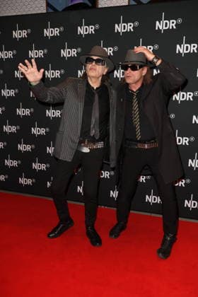 RECORD DATE NOT STATED PREMIERE UDO. REBELL. ROCKSTAR 28.04.2026 Udo Lindenberg mit einem Doppelgänger, Premiere des Films UDO. Rebell. Rockstar. in der Astor Filmlounge in der Hafencity, Hamburg, 28.04.2026 Copyright: xEventpressxMPx