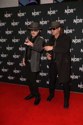 RECORD DATE NOT STATED PREMIERE UDO. REBELL. ROCKSTAR 28.04.2026 Udo Lindenberg mit einem Doppelgänger, Premiere des Films UDO. Rebell. Rockstar. in der Astor Filmlounge in der Hafencity, Hamburg, 28.04.2026 Copyright: xEventpressxMPx
