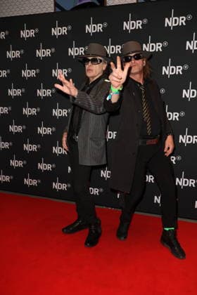 RECORD DATE NOT STATED PREMIERE UDO. REBELL. ROCKSTAR 28.04.2026 Udo Lindenberg mit einem Doppelgänger, Premiere des Films UDO. Rebell. Rockstar. in der Astor Filmlounge in der Hafencity, Hamburg, 28.04.2026 Copyright: xEventpressxMPx