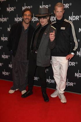 RECORD DATE NOT STATED PREMIERE UDO. REBELL. ROCKSTAR 28.04.2026 Max Giesinger, Udo Lindenberg, Benjamin von Stuckrad-Barre, Premiere des Films UDO. Rebell. Rockstar. in der Astor Filmlounge in der Hafencity, Hamburg, 28.04.2026 *** PREMIERE UDO REBELL ROCKSTAR 28 04 2026 Max Giesinger, Udo Lindenberg, Benjamin von Stuckrad Barre, Premiere of the film UDO Rebell Rockstar at the Astor Filmlounge in Hafencity, Hamburg, 28 04 2026 Copyright: xEventpressxMPx
