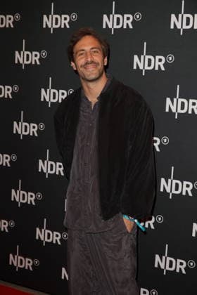 RECORD DATE NOT STATED PREMIERE UDO. REBELL. ROCKSTAR 28.04.2026 Max Giesinger, Premiere des Films UDO. Rebell. Rockstar. in der Astor Filmlounge in der Hafencity, Hamburg, 28.04.2026 Copyright: xEventpressxMPx