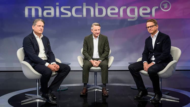 v.l.: Jakob Augstein (Verleger, Der Freitag), Nikolaus Blome (Politikchef RTL ntv), Carsten Linnemann, CDU (Generalsekretär), GER, Berlin, Studio, zu Gast bei – Maischberger, politische Talkshow, TV, Format, mit Moderatorin – Sandra Maischberger, Das Erste, aus Adlershof – Am Studio 20, 29. April 2026, *** v l Jakob Augstein Publisher, Der Freitag , Nikolaus Blome Head of Politics RTL ntv , Carsten Linnemann, CDU Secretary General , GER, Berlin, Studio, as a guest on - Maischberger, political talk show, TV, format, with presenter - Sandra Maischberger, Das Erste, from Adlershof - Am Studio 20, April 29, 2026, Copyright: HMBxMedia UwexKoch