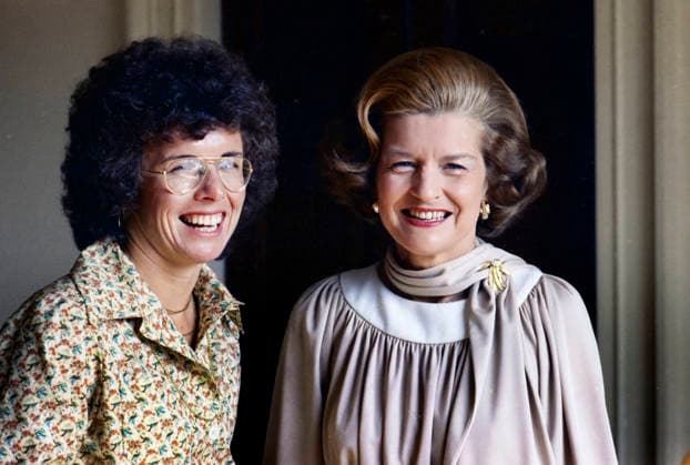 July 21, 1975, Washington, Dc, USA: American tennis player Billie Jean King and U.S. First Lady Betty Ford meeting in the White House West Sitting Hall, Washington, D.C., USA, Gerald R. Ford White House Photographs, July 21, 1975 Washington USA - ZUMAg145 19750721_zap_g145_002 Copyright: xJTxVintagex