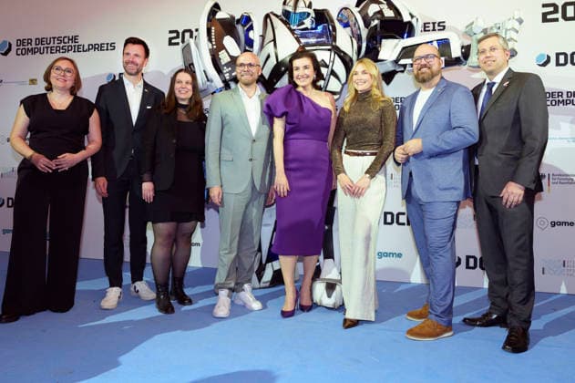 Nandita Wegehaupt, Felix Falk, Johanna Janiszewski, Fabian Mehring, Dorothee Bär, Julia Pfiffer, Lars Janssen und Clemens Mayer-Wegelin bei der Verleihung des Deutschen Computerspielpreises 2026 im Herkulessaal der Residenz. München, 29.04.2026
