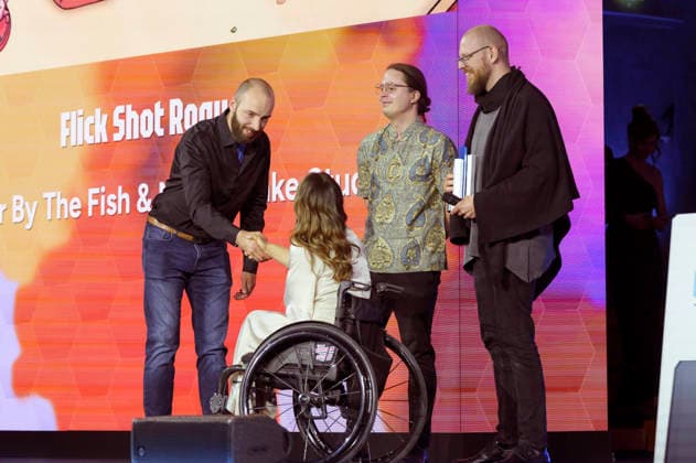 Kristina Vogel mit den Preisträgern von Flick Shot Rogues bei der Verleihung des Deutschen Computerspielpreises 2026 im Herkulessaal der Residenz. München, 29.04.2026