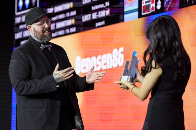 Rose Mondy mit Preisträger Dennsen86 bei der Verleihung des Deutschen Computerspielpreises 2026 im Herkulessaal der Residenz. München, 29.04.2026