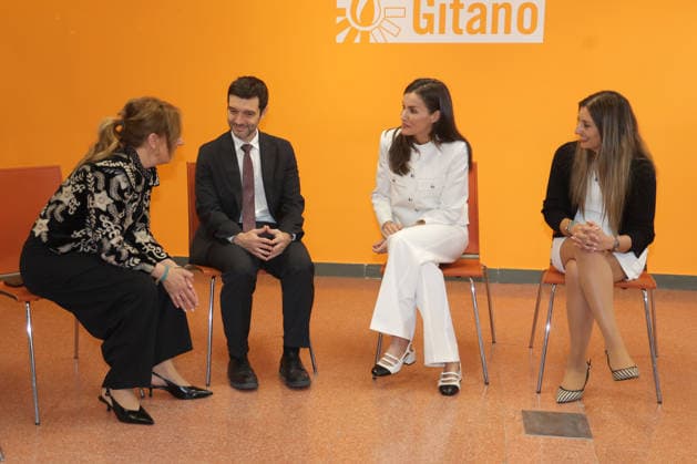 Queen Letizia meets with a representative group of Roma women Minister Pablo Bustinduy and Queen Letizia attend the meeting with a representative group of Roma women at the headquarters of the Fundación Secretariado Gitano, on April 30, 2026, in Madrid Spain The meeting highlights the progress and achievements made in recent years SECRETARIADO GITANO MUJERES GITANAS REINA LETIZIA 30 APRIL 2026 José Ramó Madrid Madrid Madrid Espana  Copyright: xJosÃ xRamonxHernandox 7485733