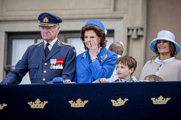 30-04-2026 Outer King Carl XVI Gustaf and Queen Silvia and Prince Oscar and Princess Estelle attend the Swedish Armed Forces tribute on the Outer Courtyard of the Royal palace as part of the celebrations of King Carl Gustafs 80th birthday in Stockholm, Sweden. Â  Copyright: xPPEx