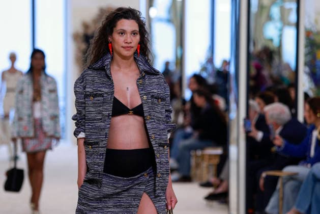 Kaya Wilkins, the pregnant model who walked the runway for Chanel Okay Kaya her stage name Chanel N°2 Collection Croisière 2026 2027 Chanel Cruise fashion show at the Casino municipal de Biarritz, on April 28, 2026 Olivier Borde Betimage A model walks the runway at the Chanel Cruise 2025 fashion show at the Biarritz Municipal Casino, France, on April 28, 2026 Biarritz France  Copyright: xOLIVIERxBORDEx xBESTIMAGExOLIVIERxBORDEx xBESTIMAGEx