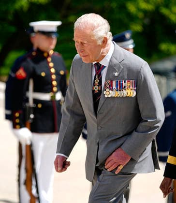 King Charles III participates in a Wreath Laying Ceremony at the Tomb of the Unknown Solider at Arlington National Cemetery in Arlington, Virginia on Thursday, April 30, 2026. The King and Queen are ending their four-day state visit to the U.S. in Virginia before returning to the U.K. this evening.  ARL2026043024313 BONNIExCASH