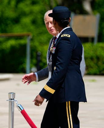 King Charles III participates in a Wreath Laying Ceremony at the Tomb of the Unknown Solider at Arlington National Cemetery in Arlington, Virginia on Thursday, April 30, 2026. The King and Queen are ending their four-day state visit to the U.S. in Virginia before returning to the U.K. this evening.  ARL2026043024314 BONNIExCASH