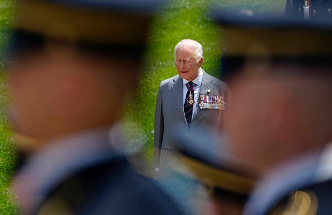 King Charles III participates in a Wreath Laying Ceremony at the Tomb of the Unknown Solider at Arlington National Cemetery in Arlington, Virginia on Thursday, April 30, 2026. The King and Queen are ending their four-day state visit to the U.S. in Virginia before returning to the U.K. this evening.  ARL2026043024372 BONNIExCASH