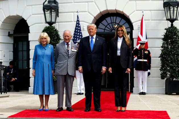 US President Donald Trump (C-R) and US First Lady Melania Trump (R), along with Britain s King Charles III (C-L) and Queen Camilla (L) on the South Lawn of the White House in Washington, DC on Thursday, April 30, 2026. Pool  WAX20260430870 WillxOliver