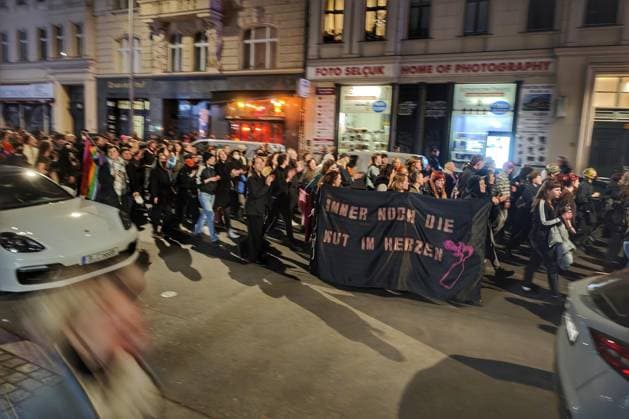 Berlin, Deutschland, 30.04.2026: Linke Demo am Vorabend des 1. Mai im Bezirk Kreuzberg *** Berlin, Germany, 30 04 2026 Left-wing demonstration on the eve of May Day in the Kreuzberg district Copyright: xdtsxNachrichtenagenturx dts_117192