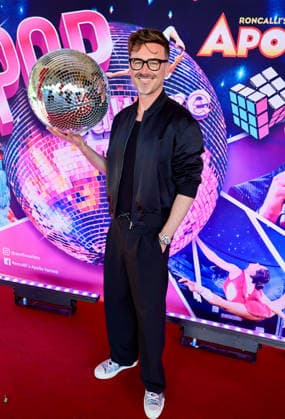Premiere Roncalli s Apollo Variete POP Culture - Marcel Schneider von QVC TV Düsseldorf Apollo Theater NRW Deutschland