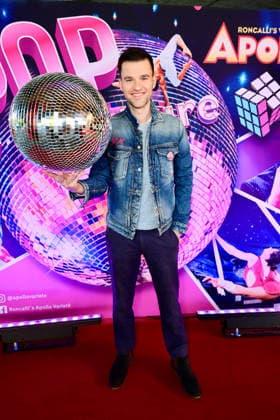 Premiere Roncalli s Apollo Variete POP Culture - Schaupieler Patrick Moellekem ist Stammgast und immer mit Freude dabei Düsseldorf Apollo Theater NRW Deutschland