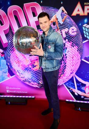 Premiere Roncalli s Apollo Variete POP Culture - Schaupieler Patrick Moellekem ist Stammgast und immer mit Freude dabei Düsseldorf Apollo Theater NRW Deutschland