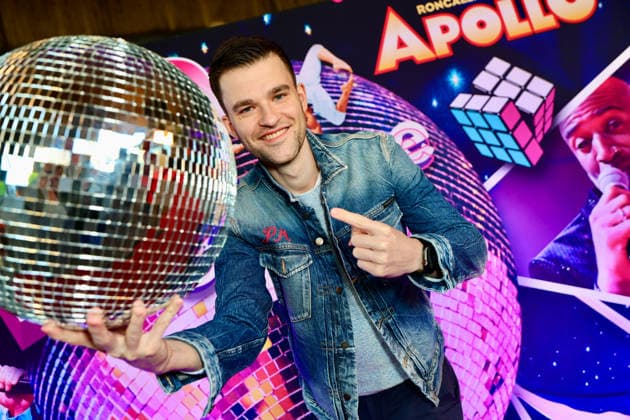 Premiere Roncalli s Apollo Variete POP Culture - Schaupieler Patrick Moellekem ist Stammgast und immer mit Freude dabei Düsseldorf Apollo Theater NRW Deutschland