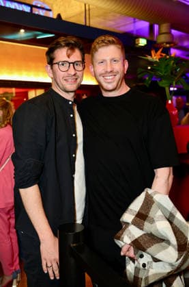 Premiere Roncalli s Apollo Variete POP Culture - v.l. Fabian Zachel, SPD-Bürgermeister in Düsseldorf mit Politik Podcaster Lars Tönsfeuerborn Düsseldorf Apollo Theater NRW Deutschland