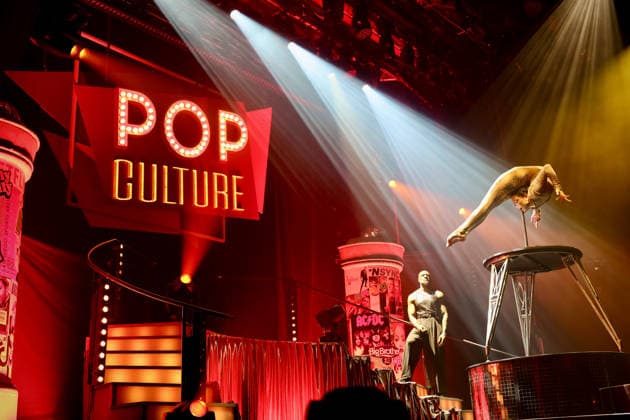 Premiere Roncalli s Apollo Variete POP Culture - Szene aus der Tanzshow Düsseldorf Apollo Theater NRW Deutschland