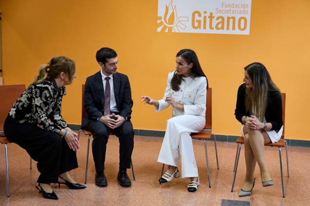 April 30, 2026, Madrid, Madrid, Spain: Minister of Social Rights, Consumer Affairs and 2030 Agenda PABLO BUSTINDUY and QUEEN LETIZIA of Spain attend a meeting with a representative group of Roma women Madrid Spain - ZUMAc260 20260430_zep_c260_018 Copyright: xMikexChicorrox