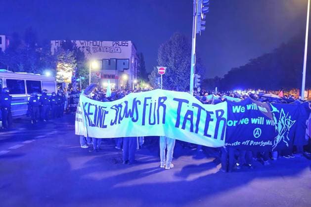 Berlin, Deutschland, 30.04.2026: Linke Demo Take back the Night am Vorabend des 1. Mai im Bezirk Kreuzberg *** Berlin, Germany, 30 04 2026 Left-wing demo Take back the Night on the eve of May Day in the Kreuzberg district Copyright: xdtsxNachrichtenagenturx dts_117209