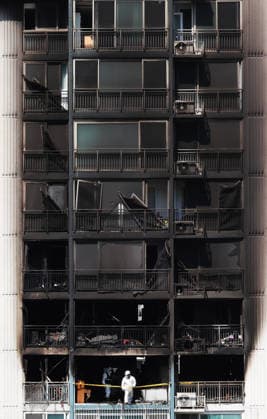 News Bilder des Tages Fire at apartment building Fire at apartment building Police officers and firefighters examine the site of a fire at an apartment building in Uiwang, south of Seoul, on May 1, 2026, a day after the fire left two residents killed and six others injured. (Yonhap) 2026-05-01 11:38:28 < 1980-2026 YONHAPNEWS AGENCY. .> ÀÇ¿Õ½Ã °æ±âµµ EDITORIAL USE ONLY  Copyright: xx PYH2026050104240031500 YonhapxNewsx yonphotos251927