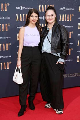 Daniela Sepehri und Gast bei der Premiere der ARD-Dokuserie Xatar - Ein Leben ist nicht genug in der Fotografiska Berlin. Berlin, 30.04.2026