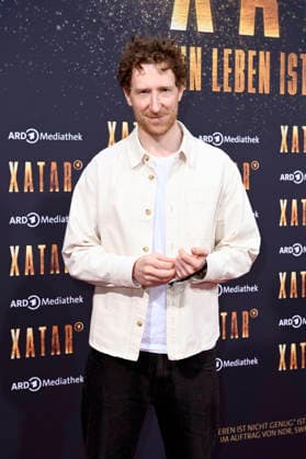 Louis Klamroth bei der Premiere der ARD-Dokuserie Xatar - Ein Leben ist nicht genug in der Fotografiska Berlin. Berlin, 30.04.2026