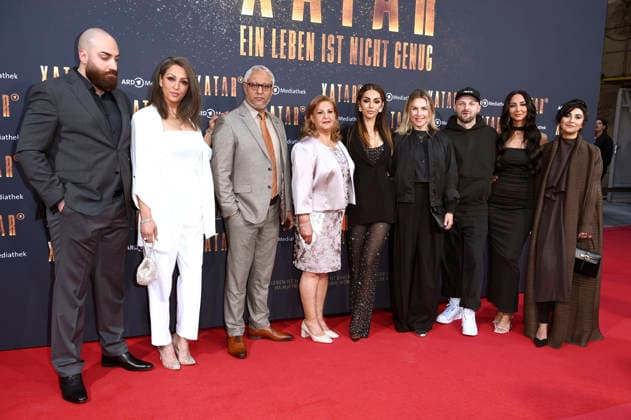 Farvah Hajab, Witwe von Xatar, mit Familienmitgliedern bei der Premiere der ARD-Dokuserie Xatar - Ein Leben ist nicht genug in der Fotografiska Berlin. Berlin, 30.04.2026