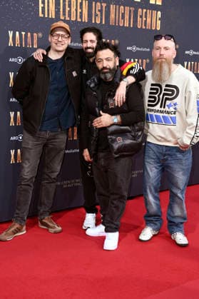 Christoph Jansen, Aria Nejati, Roozbeh Farhangmehr und Tobias Toxik Kargoll bei der Premiere der ARD-Dokuserie Xatar - Ein Leben ist nicht genug in der Fotografiska Berlin. Berlin, 30.04.2026