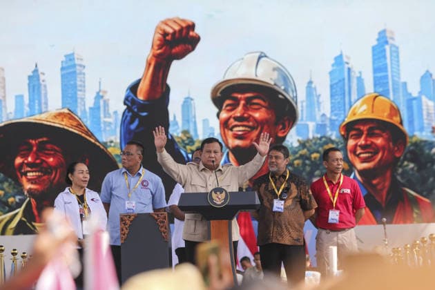 News Bilder des Tages International Labour Day celebrations in Indonesia JAKARTA, INDONESIA - May 01 : Indonesian President Prabowo Subianto deliver a speech during a rally to mark May Day, International Workers Day, in Jakarta, Indonesia, on May 1, 2026. Laborers around the world mark the May Day with marches demanding better working conditions and higher minimum wages. Agoes Rudianto Anadolu Agency Anadolu Jakarta Indonesia. Editorial use only. Please get in touch for any other usage.  Copyright: x2026xAnadoluxAgoesxRudianto AnadoluxAgencyx