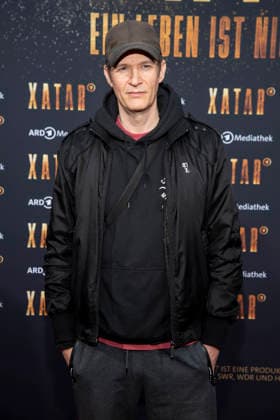 ABB XATAR- Falk Schacht zu Gast auf dem roten Teppich bei der Premiere der ARD TV Dokuserie Xatar Ein Leben ist nicht Genug in der Friedrichstrasse112 am 30.04.20236 in Berlin Berlin Deutschland