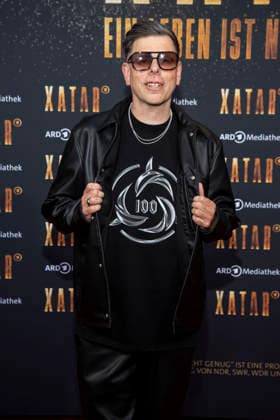ABB XATAR- Michi Beck zu Gast auf dem roten Teppich bei der Premiere der ARD TV Dokuserie Xatar Ein Leben ist nicht Genug in der Friedrichstrasse112 am 30.04.20236 in Berlin Berlin Deutschland