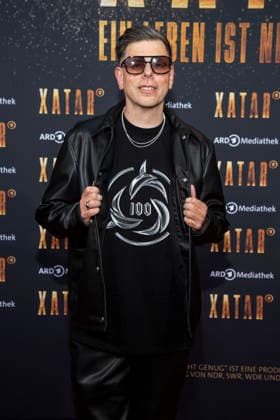 ABB XATAR- Michi Beck zu Gast auf dem roten Teppich bei der Premiere der ARD TV Dokuserie Xatar Ein Leben ist nicht Genug in der Friedrichstrasse112 am 30.04.20236 in Berlin Berlin Deutschland