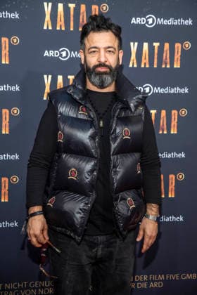 ABB XATAR- Roozbeh Farhangmehr zu Gast auf dem roten Teppich bei der Premiere der ARD TV Dokuserie Xatar Ein Leben ist nicht Genug in der Friedrichstrasse112 am 30.04.20236 in Berlin Berlin Deutschland