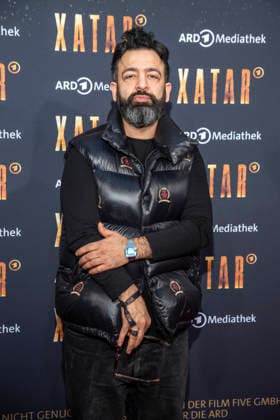 ABB XATAR- Roozbeh Farhangmehr zu Gast auf dem roten Teppich bei der Premiere der ARD TV Dokuserie Xatar Ein Leben ist nicht Genug in der Friedrichstrasse112 am 30.04.20236 in Berlin Berlin Deutschland