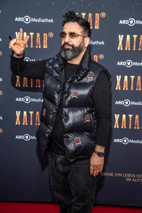 ABB XATAR- Roozbeh Farhangmehr zu Gast auf dem roten Teppich bei der Premiere der ARD TV Dokuserie Xatar Ein Leben ist nicht Genug in der Friedrichstrasse112 am 30.04.20236 in Berlin Berlin Deutschland